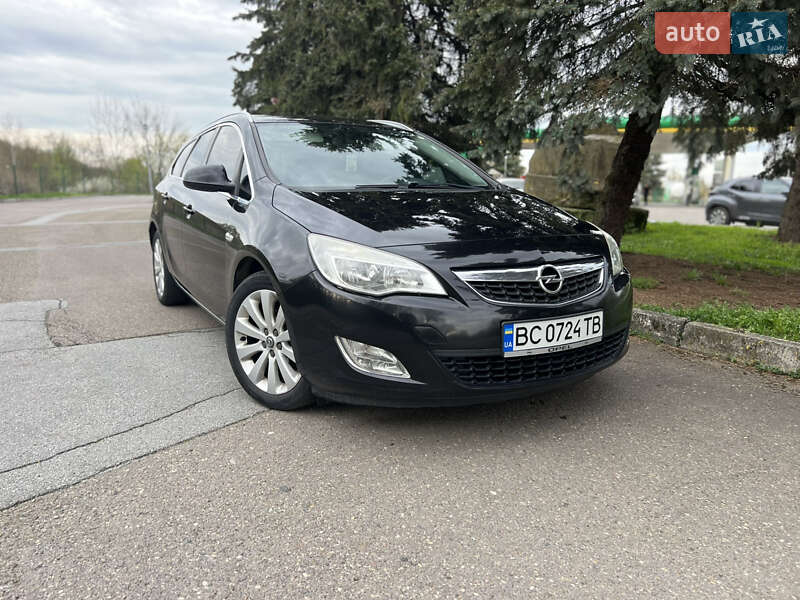 Универсал Opel Astra 2011 в 