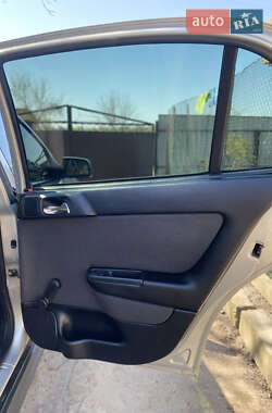 Седан Opel Astra 2005 в 