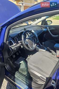 Универсал Opel Astra 2012 в 