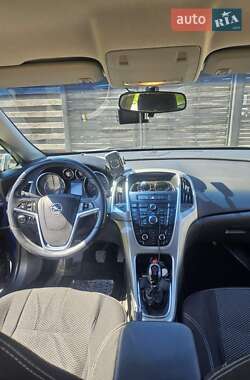 Универсал Opel Astra 2012 в 