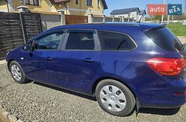 Универсал Opel Astra 2012 в 