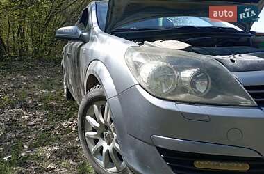 Хэтчбек Opel Astra 2004 в 
