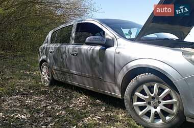 Хэтчбек Opel Astra 2004 в 
