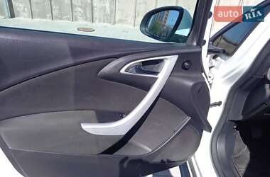 Универсал Opel Astra 2012 в 
