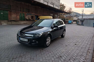 Хетчбек Opel Astra 2013 в 