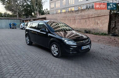 Хетчбек Opel Astra 2013 в 