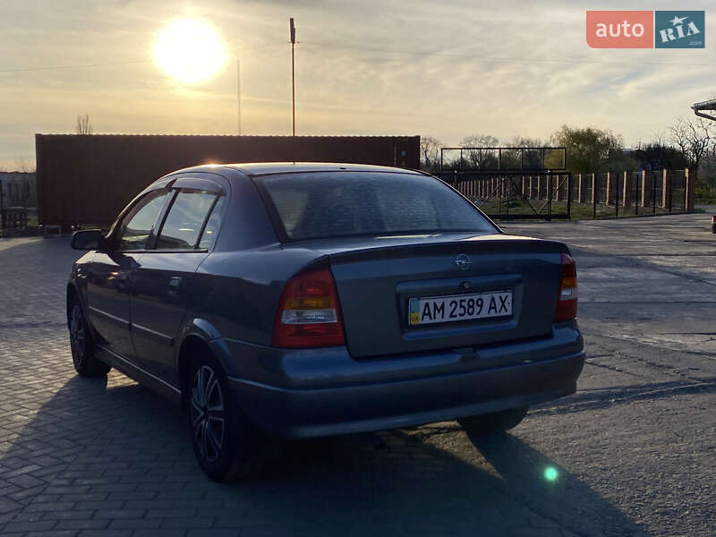 Седан Opel Astra 2008 в Киеве