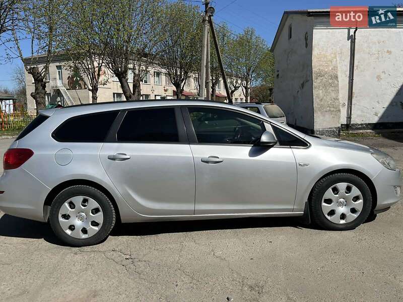 Универсал Opel Astra 2011 в Летичеве