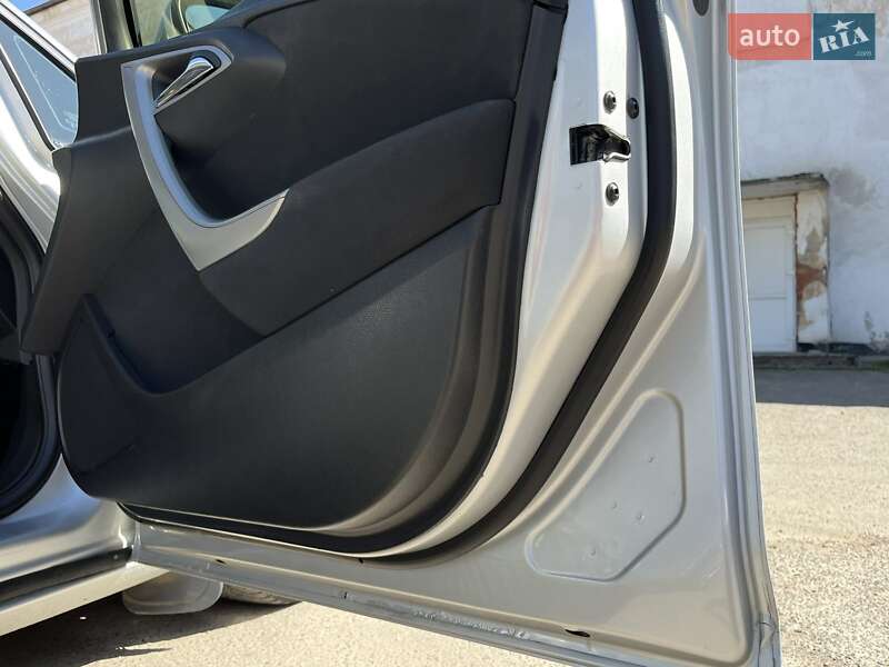 Универсал Opel Astra 2011 в Летичеве