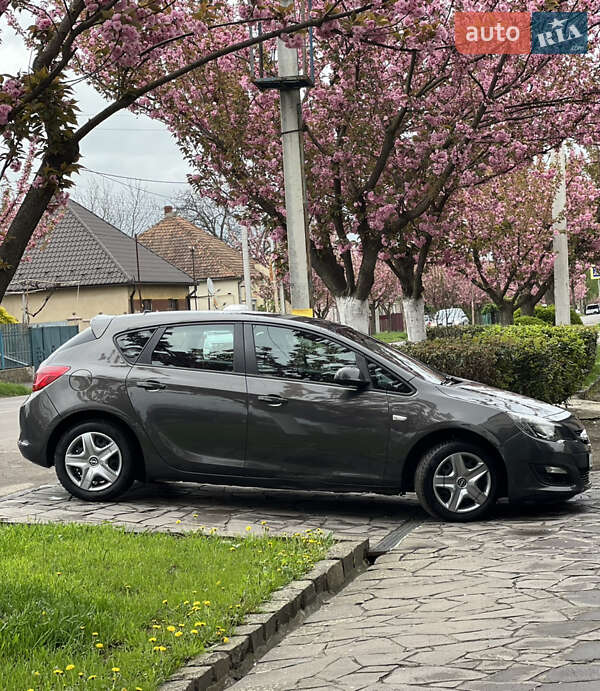 Хетчбек Opel Astra 2014 в 