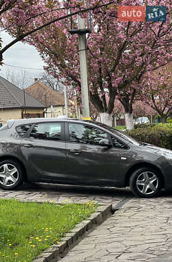Хетчбек Opel Astra 2014 в 