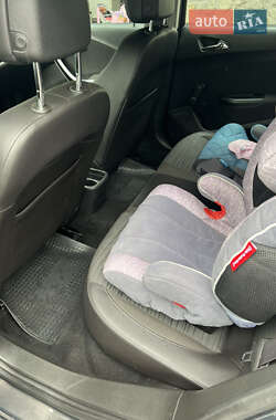 Хетчбек Opel Astra 2014 в 