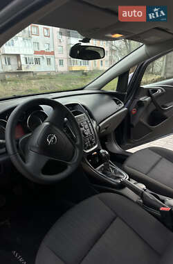 Хетчбек Opel Astra 2010 в 