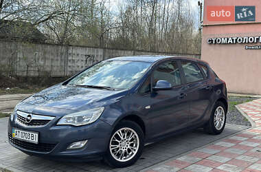 Хетчбек Opel Astra 2010 в 