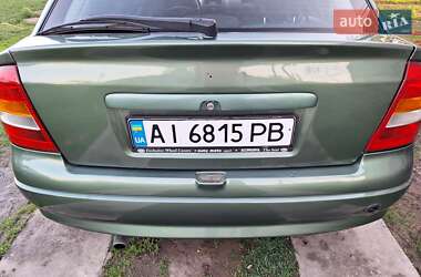 Хетчбек Opel Astra 2000 в 