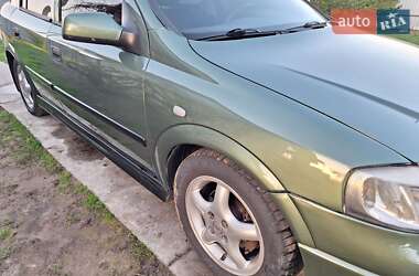Хетчбек Opel Astra 2000 в 