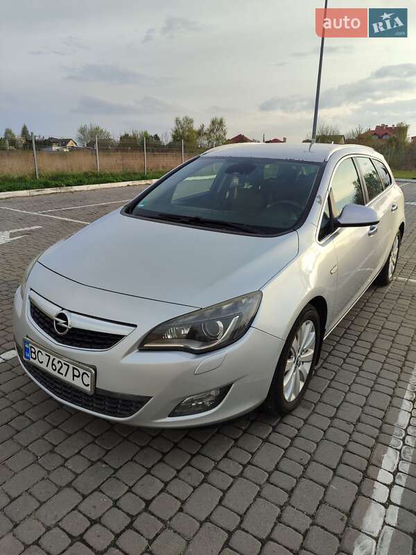 Універсал Opel Astra 2012 в Львові