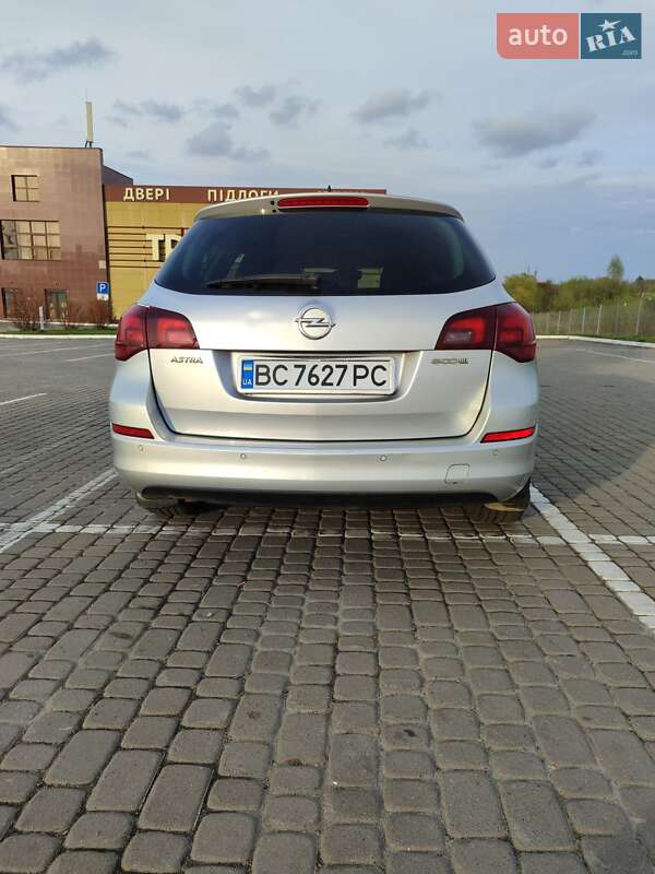 Універсал Opel Astra 2012 в Львові