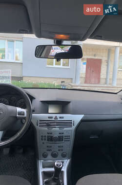 Универсал Opel Astra 2010 в 