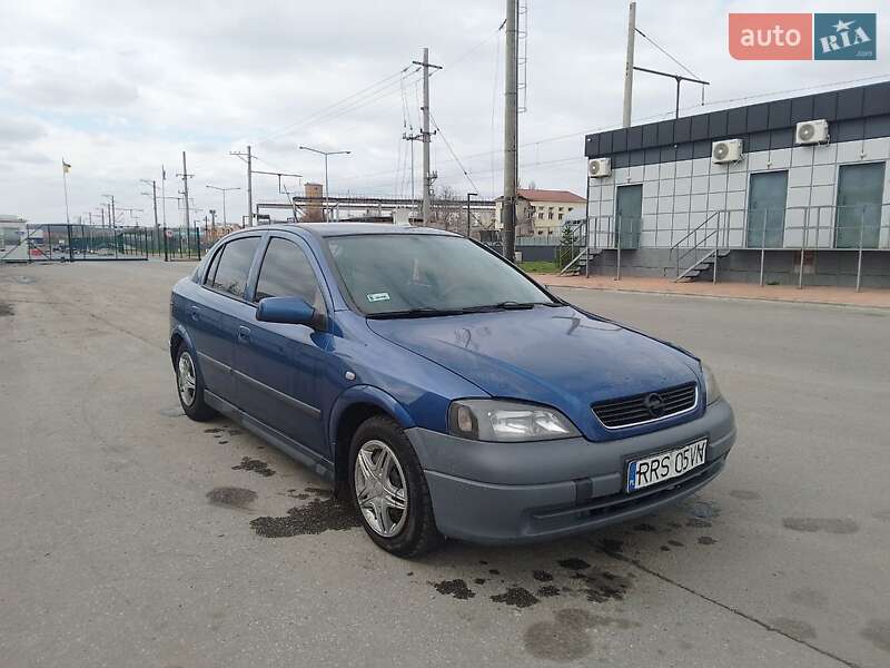 Хэтчбек Opel Astra 2005 в 