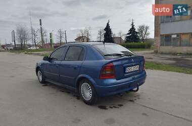 Хэтчбек Opel Astra 2005 в 