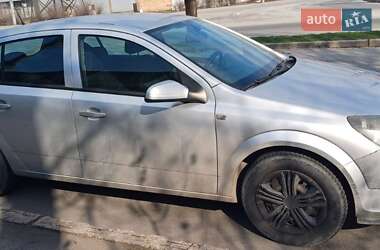 Хэтчбек Opel Astra 2004 в 