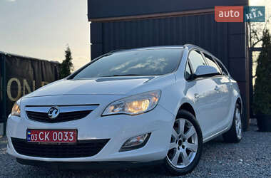 Универсал Opel Astra 2012 в 