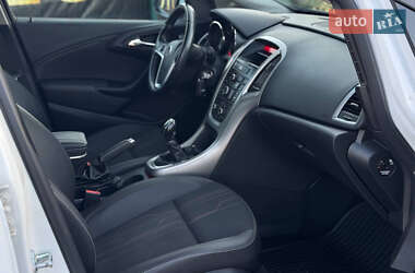 Универсал Opel Astra 2012 в 