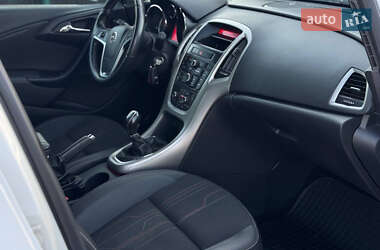 Универсал Opel Astra 2012 в 