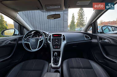Универсал Opel Astra 2012 в 