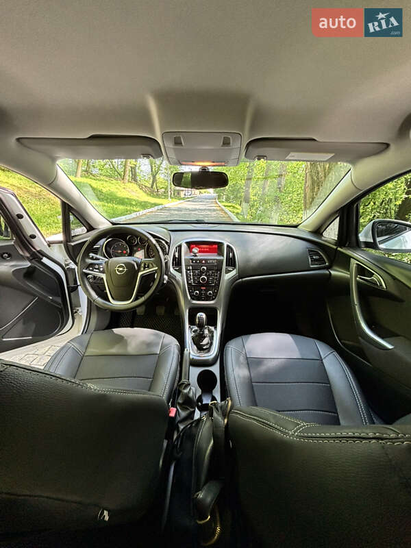 Хетчбек Opel Astra 2013 в Чернівцях