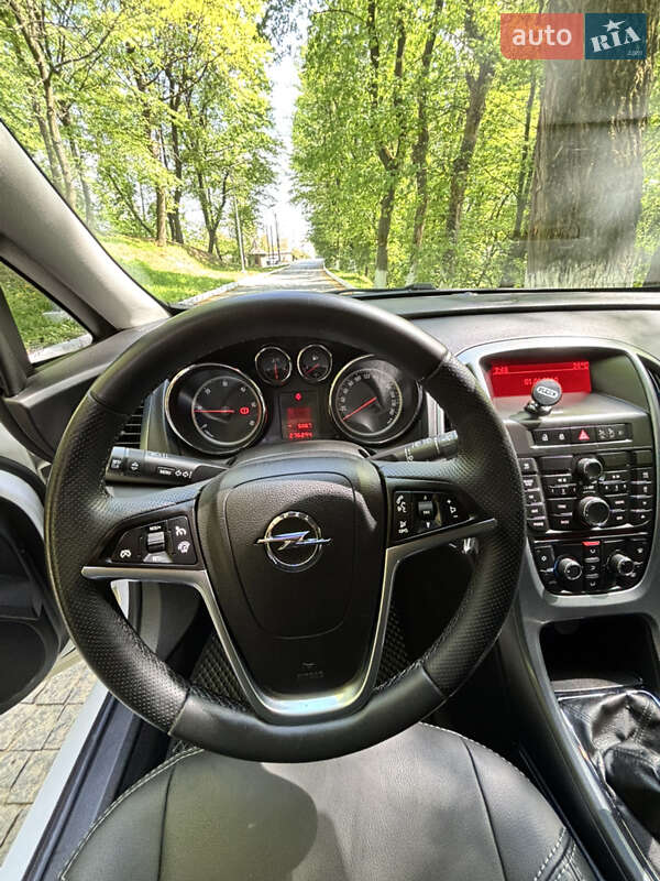 Хетчбек Opel Astra 2013 в Чернівцях