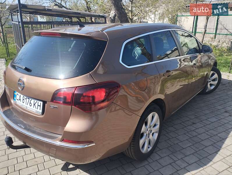 Універсал Opel Astra 2015 в Христинівці