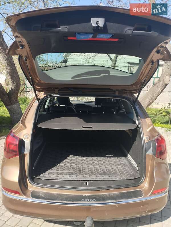 Універсал Opel Astra 2015 в Христинівці