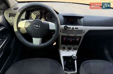 Хэтчбек Opel Astra 2008 в 