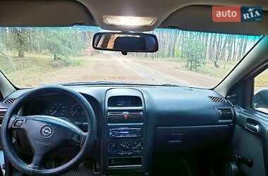 Седан Opel Astra 2004 в 