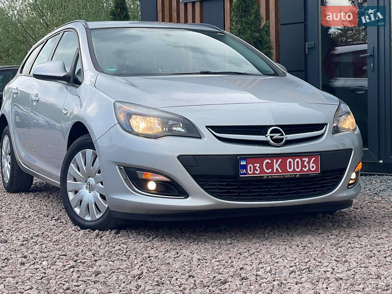 Универсал Opel Astra 2014 в Дрогобыче