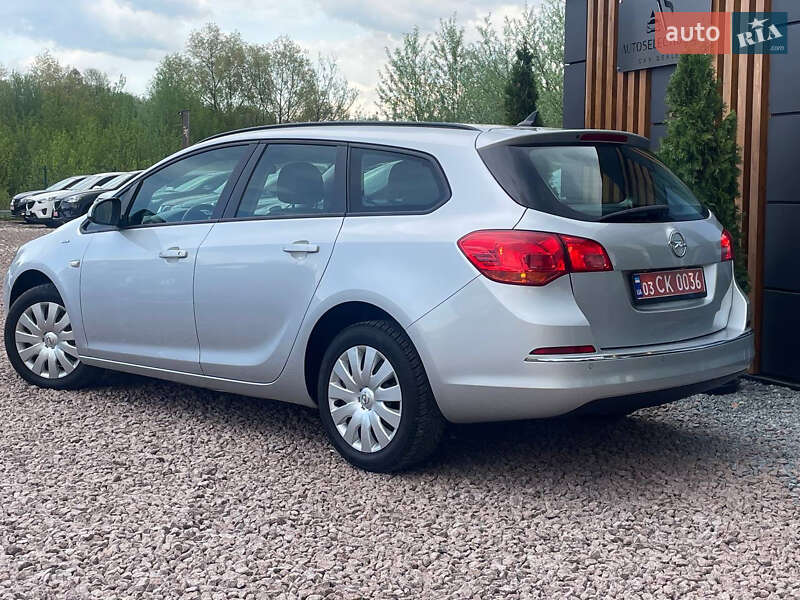 Универсал Opel Astra 2014 в Дрогобыче