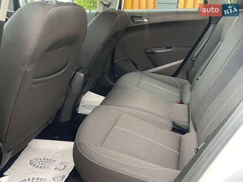 Универсал Opel Astra 2014 в Дрогобыче