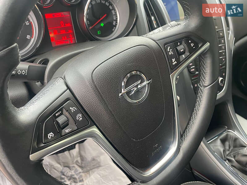 Универсал Opel Astra 2014 в Дрогобыче