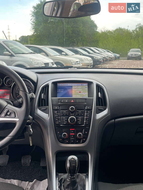 Универсал Opel Astra 2014 в Дрогобыче