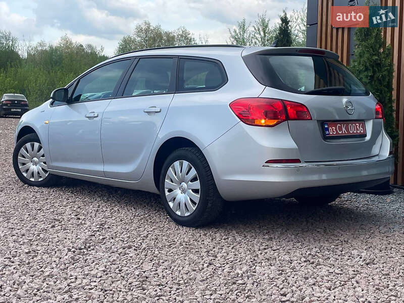 Универсал Opel Astra 2014 в Дрогобыче