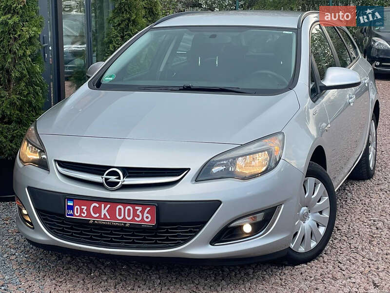 Универсал Opel Astra 2014 в Дрогобыче