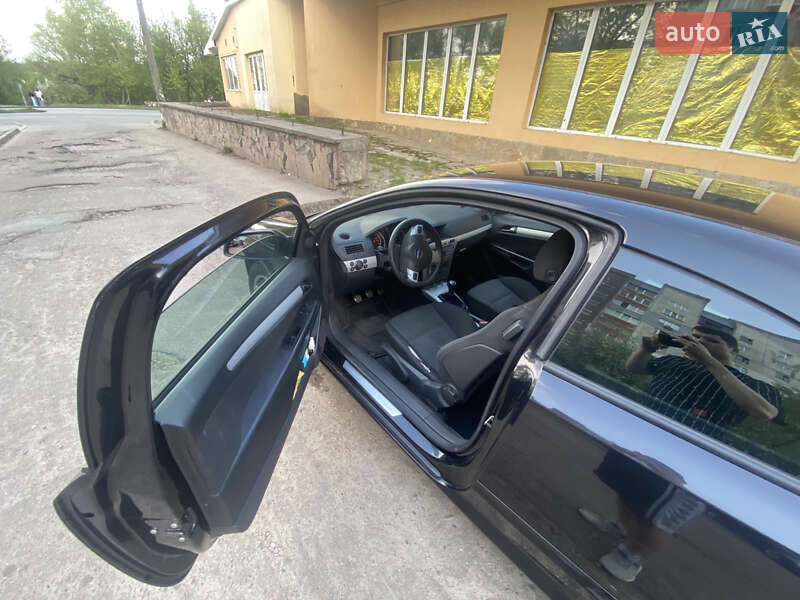 Купе Opel Astra 2006 в Чернигове