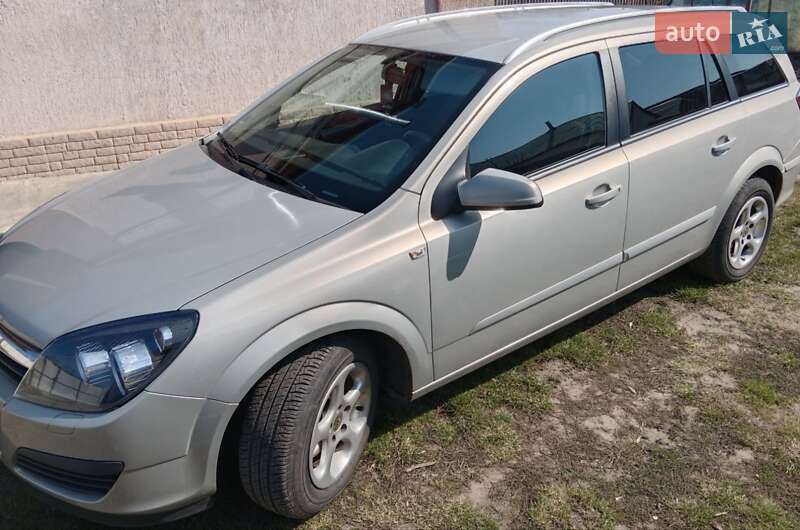 Универсал Opel Astra 2005 в Александрие