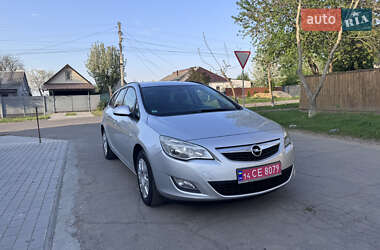Универсал Opel Astra 2012 в 