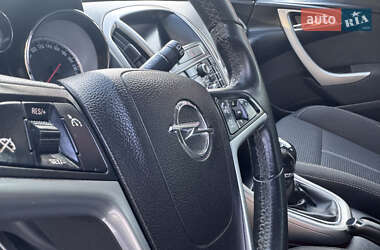 Универсал Opel Astra 2012 в 