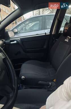 Седан Opel Astra 2006 в 