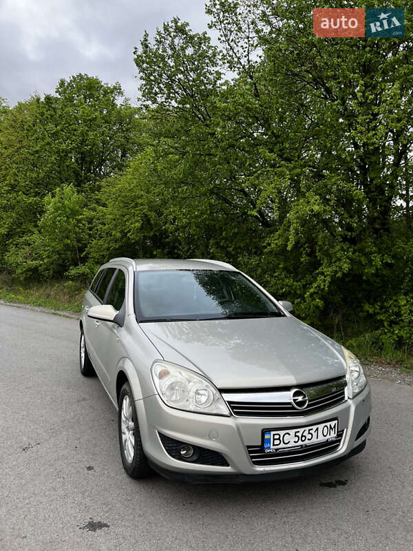 Универсал Opel Astra 2008 в Пустомытах
