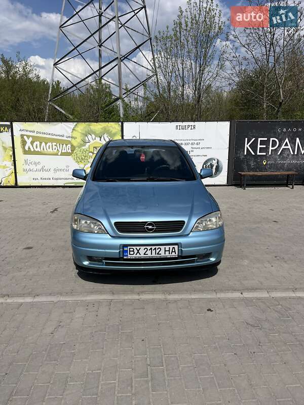 Седан Opel Astra 2004 в 